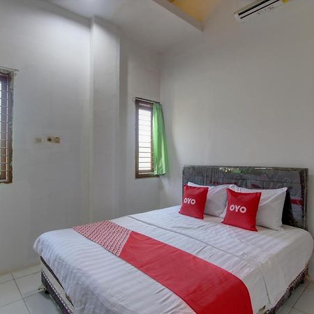 Capital O 91690 Moza Guest House Klaten Exterior foto